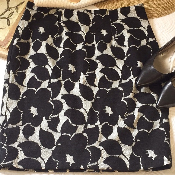 Ann Taylor Bonded Lace Pencil Skirt - Picture 5 of 14